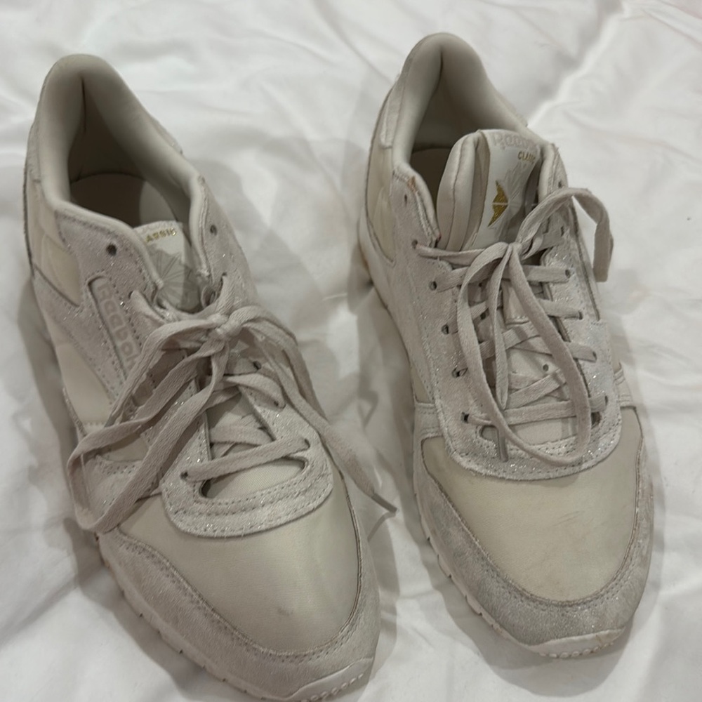 Reebok 9 sneakers worn marks